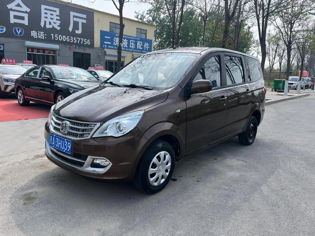 五座面包车货运拉人五座面包车货运拉人多少钱